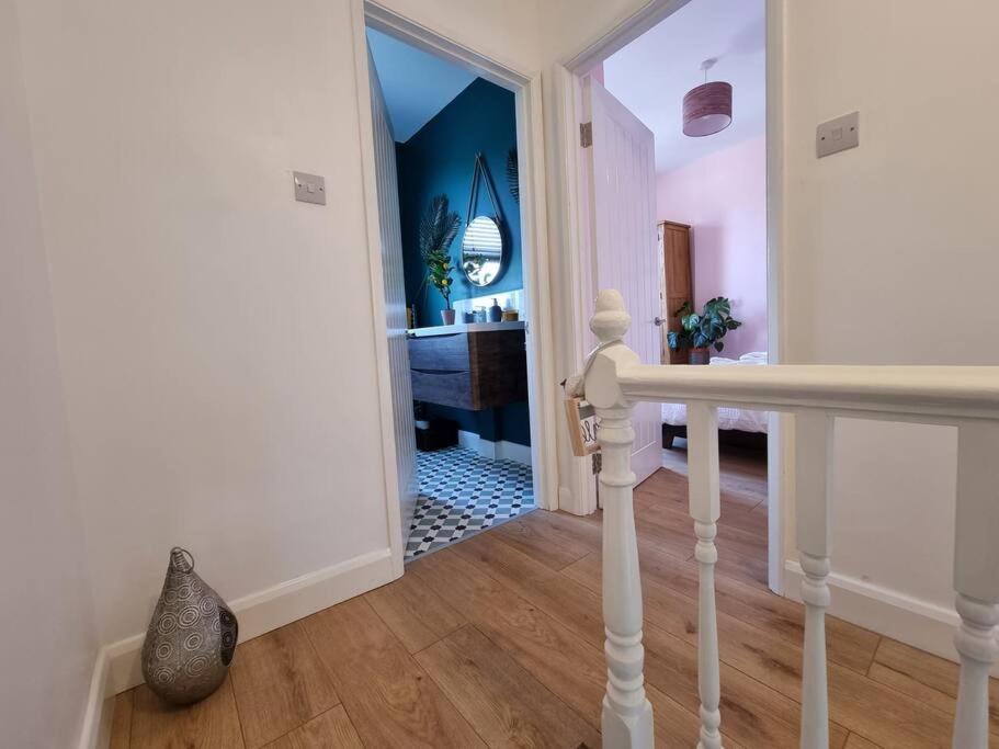 Cheerful 3 Bedroom With Garden! Casa vacanze *