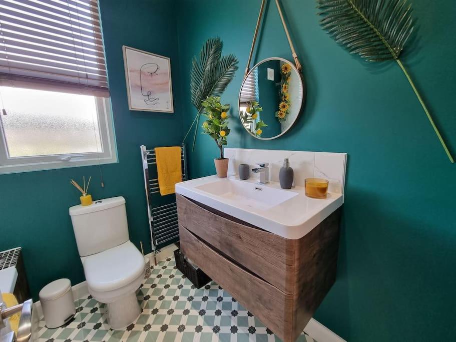 Cheerful 3 Bedroom With Garden! Casa vacanze *
