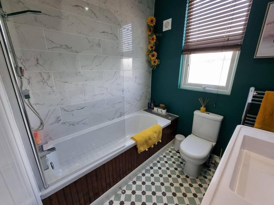 Cheerful 3 Bedroom With Garden! Casa vacanze Torquay