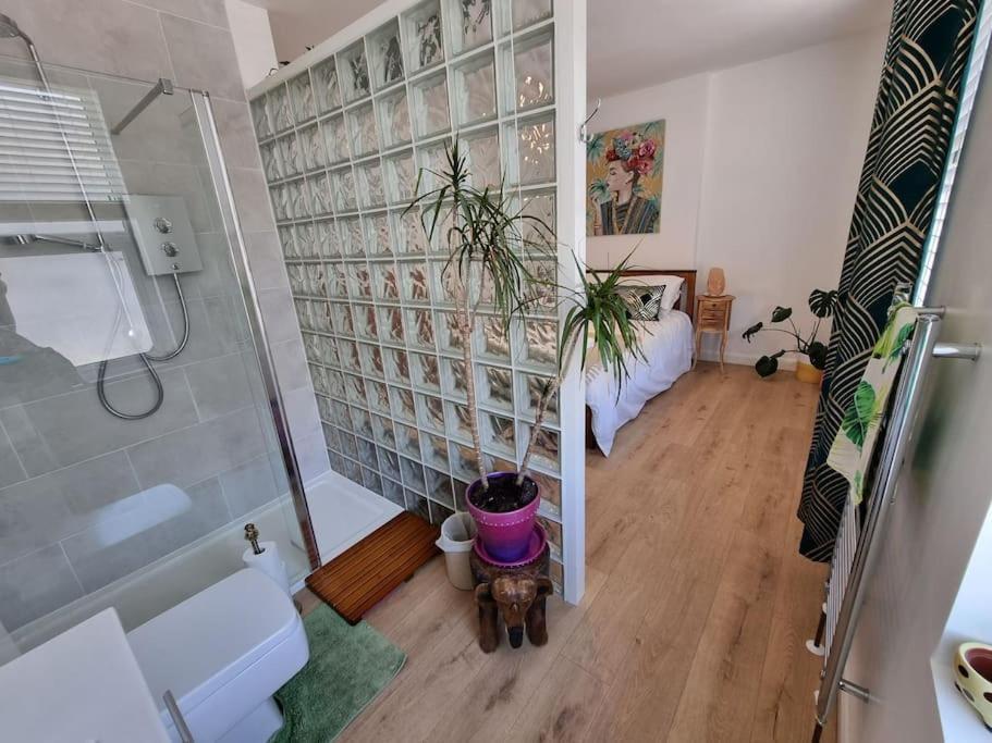 Cheerful 3 Bedroom With Garden! Casa vacanze *